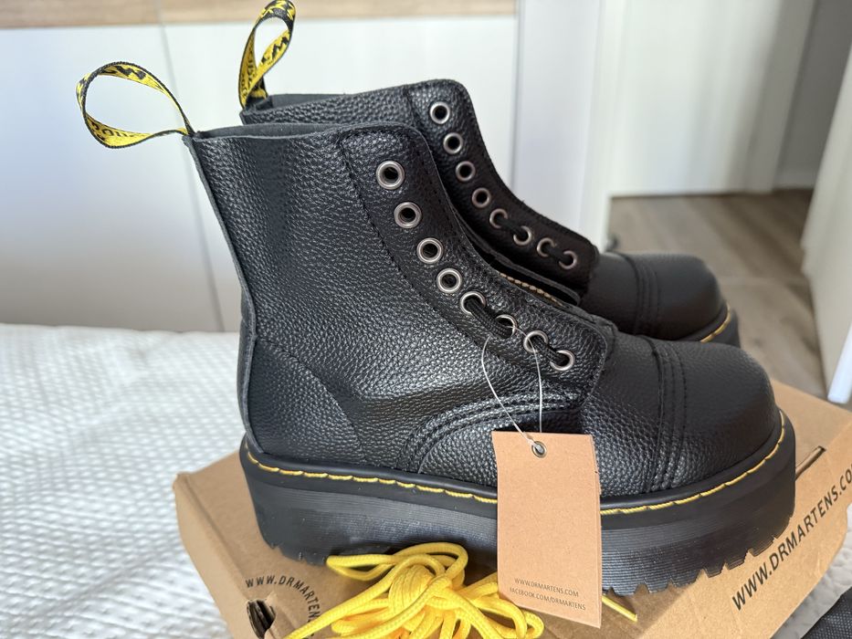 Botas DR Martens com fecho sinclair