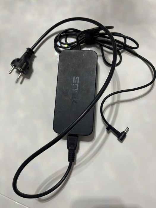 Transformador Asus ADP-180MB F