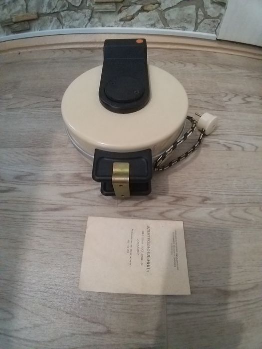 Вафельниця  ласунка горішниця