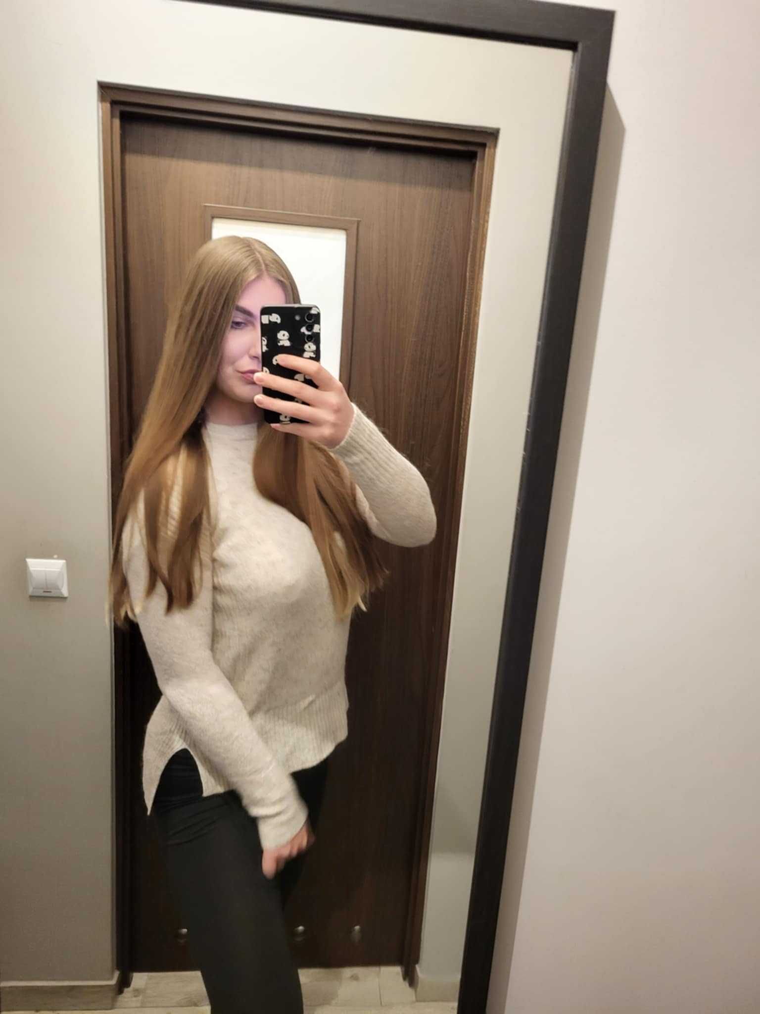 Sweterek z wełną i rozcięciem XS/S