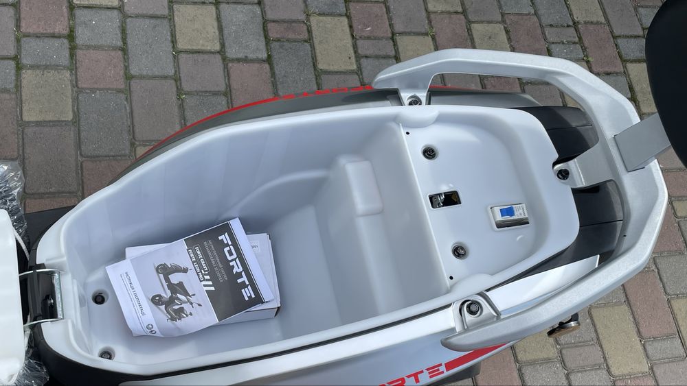 Електроскутер Електросамокат велоскутер Forte Yadea електро трицикл