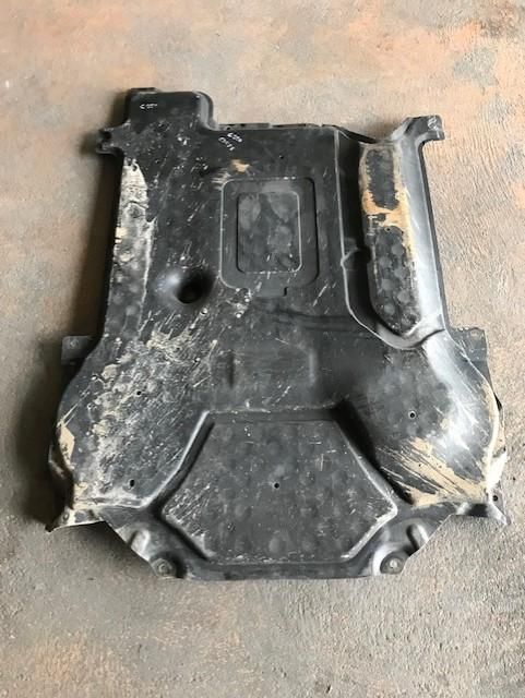 Blindagem do motor mercedes C250 W204