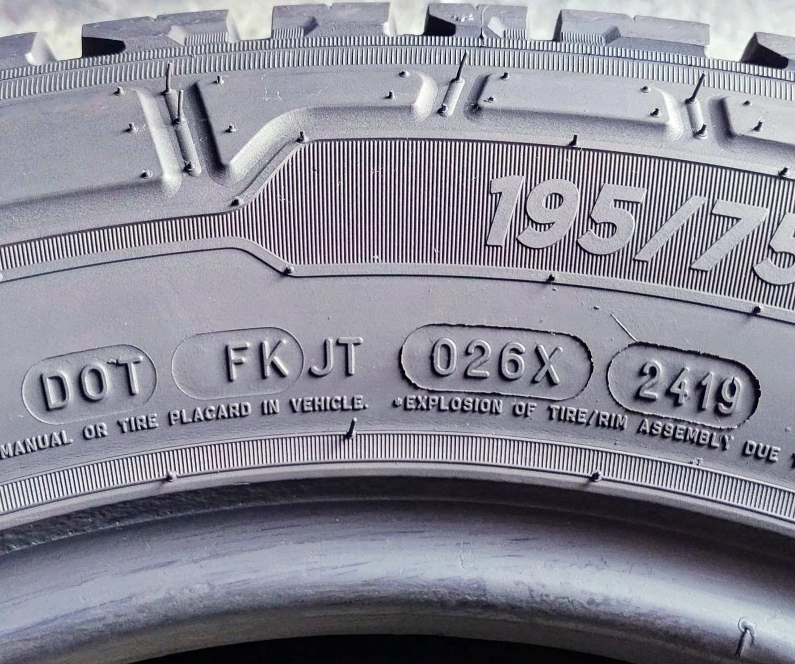 Шини всесезонні R16C 195/75 Michelin Agilis Cross Climate комплект