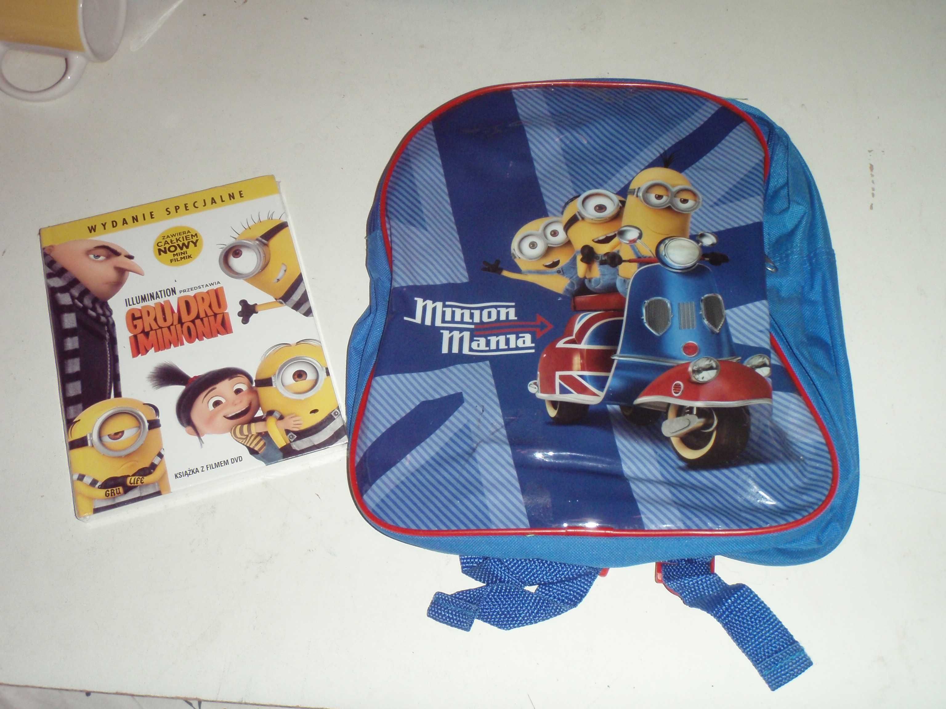 MINIONKI - super zestaw plecak, kubek, lampka, film