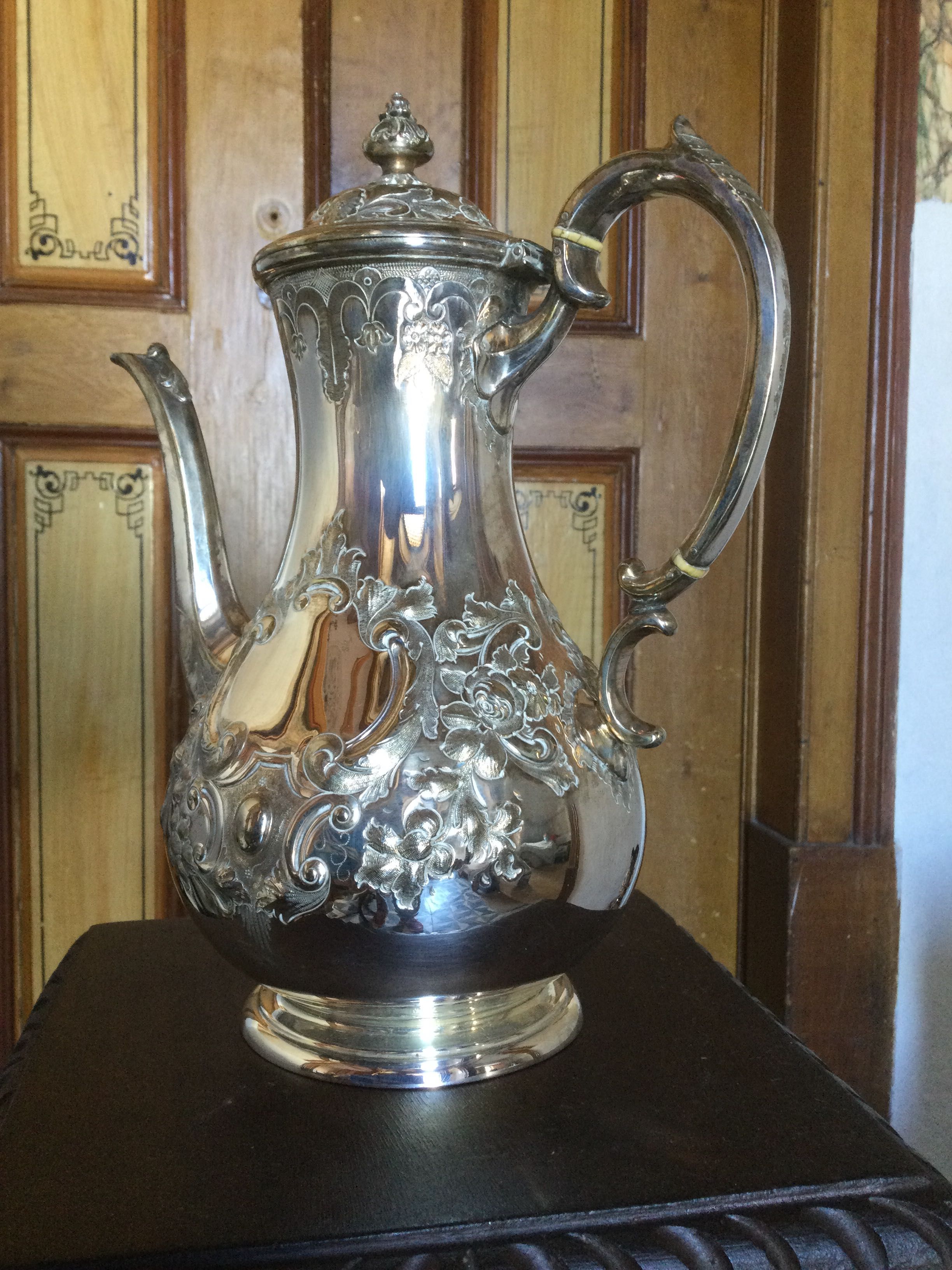 Bule Victoriano casquinha prata Marcado Martin Hall & co. Séc XIX