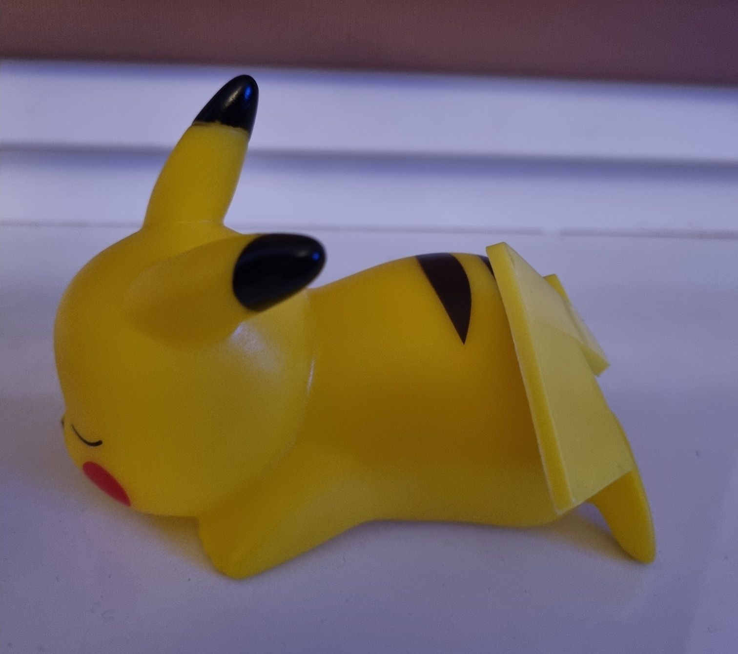 Śliczna lampka nocna Pokemon Pikachu z bateriami. Nowa.