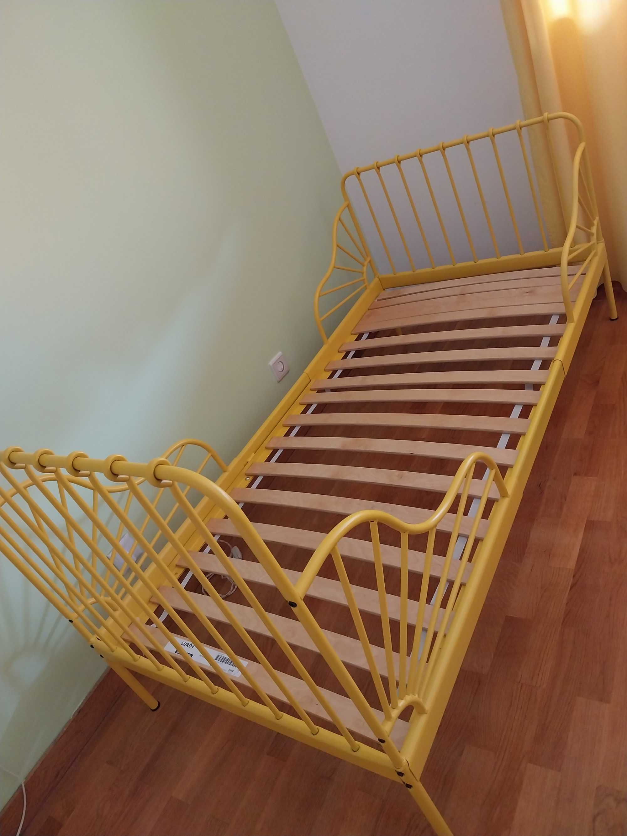 Cama extensível com estrado e colchão