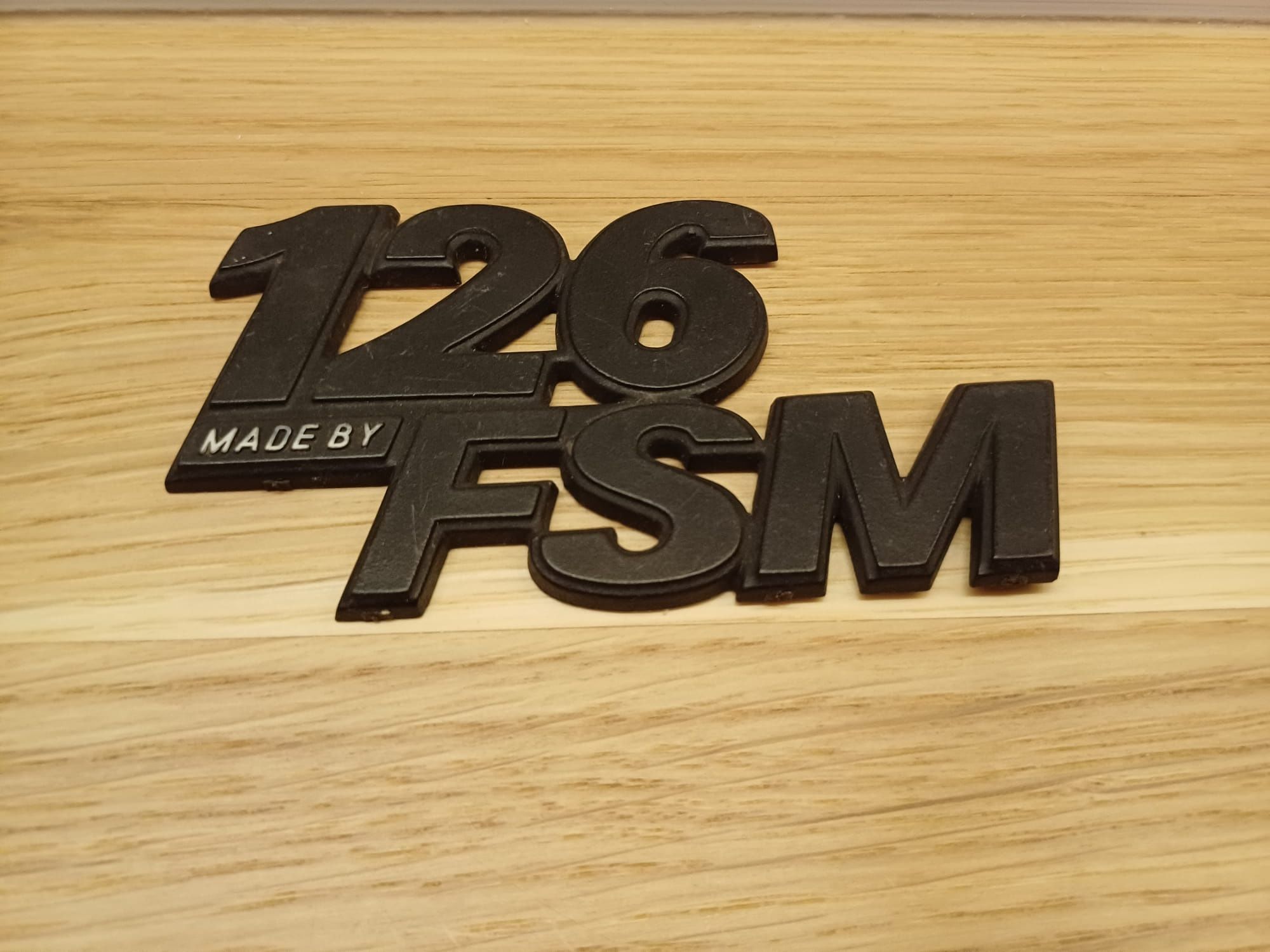 Emblemat 126 made by FSM do Fiat 126p Maluch na tylna klapę silnika