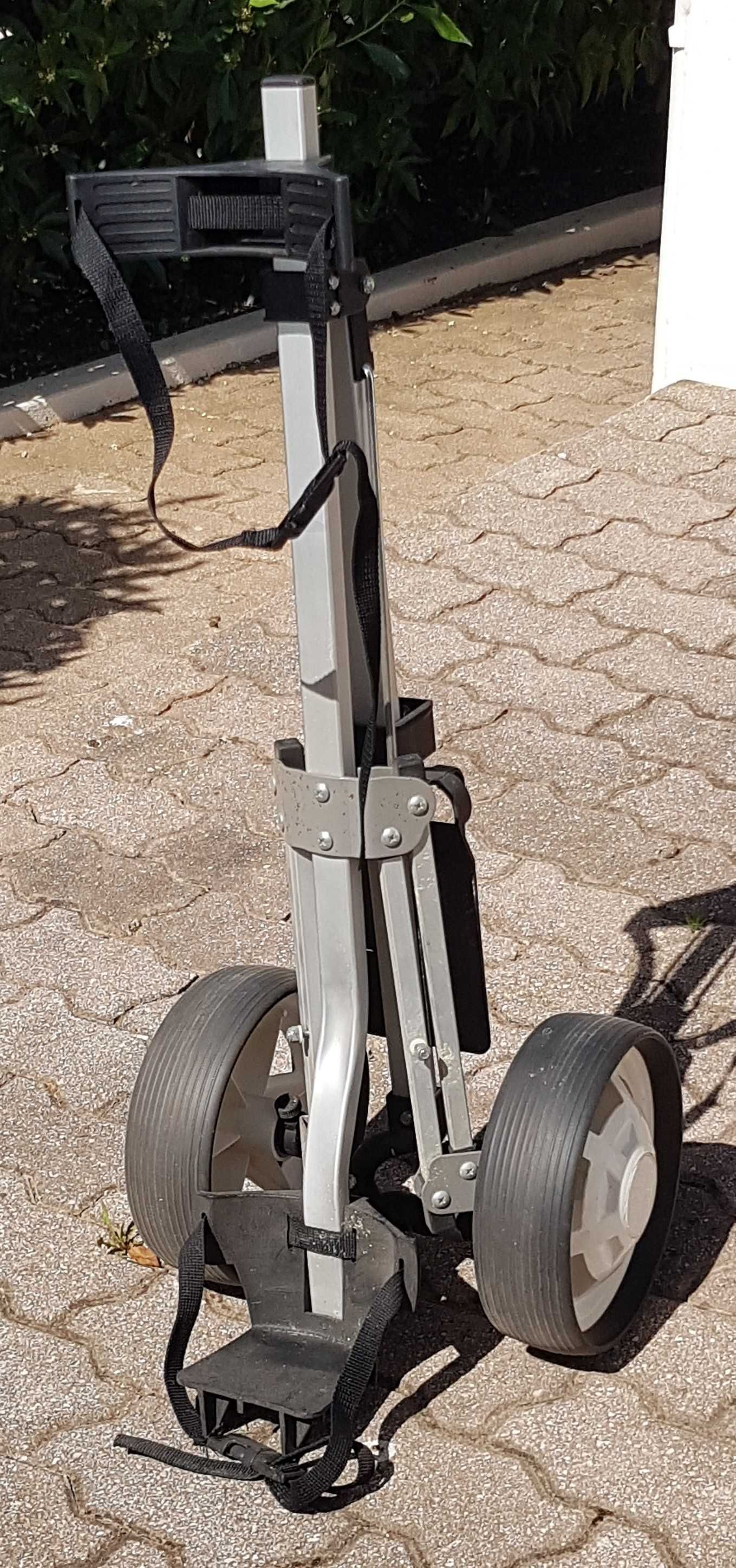 Foldable golf trolley as new / Carrinho de golfe dobrável como novo