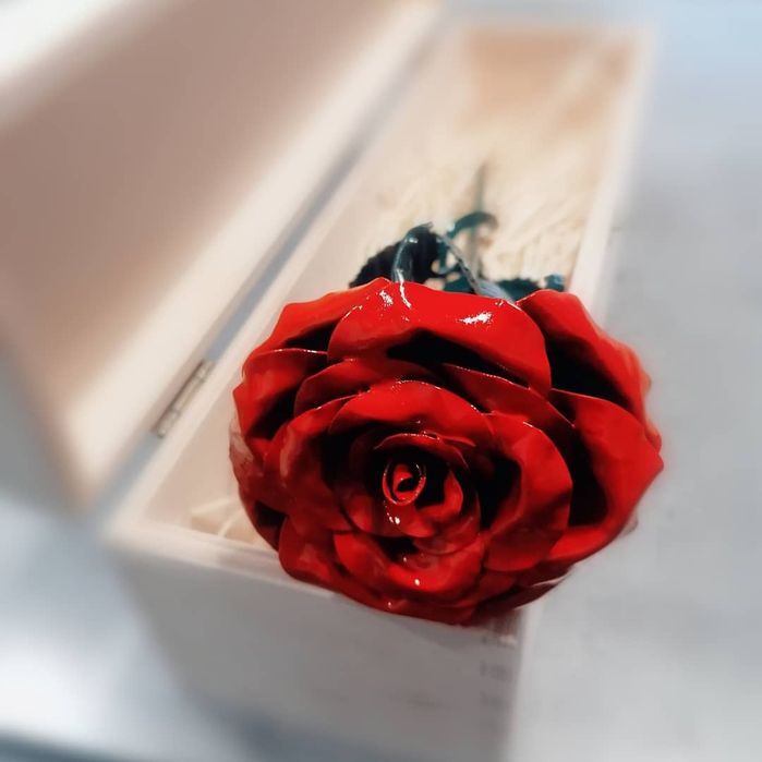 Róża z metalu. Idealny prezent na każdą okazję oraz do wystroju domu.