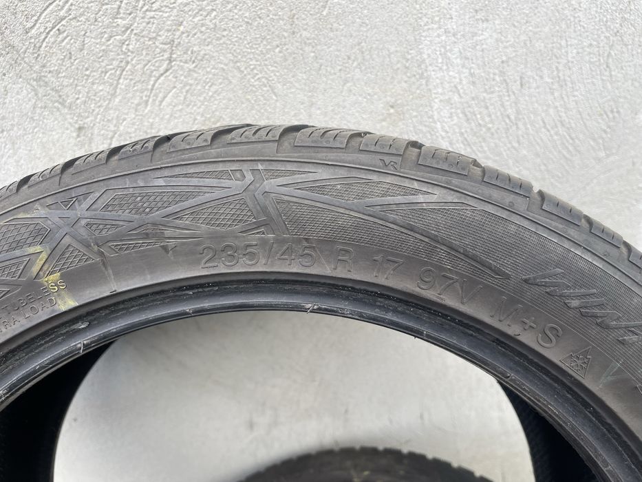 Резина Зима б/у Vredestein 235/45R17