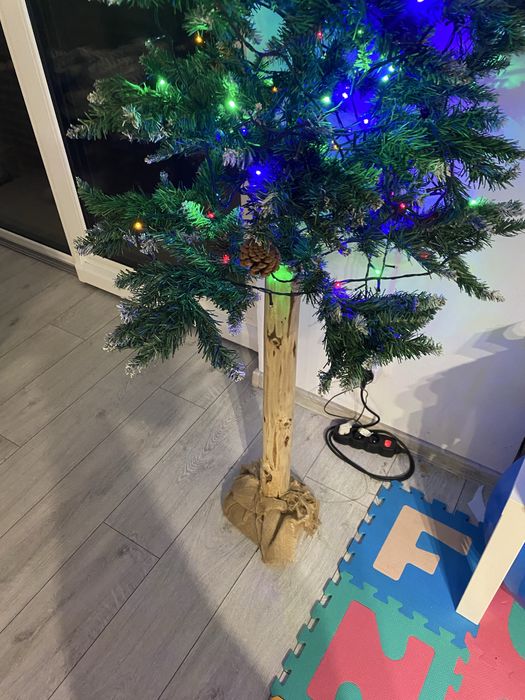 Sztuczna choinka na pniu 180cm + lampki