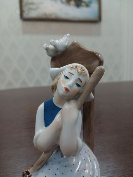 Розпродаж. Антикварна порцеляна статуетка часів СРСР