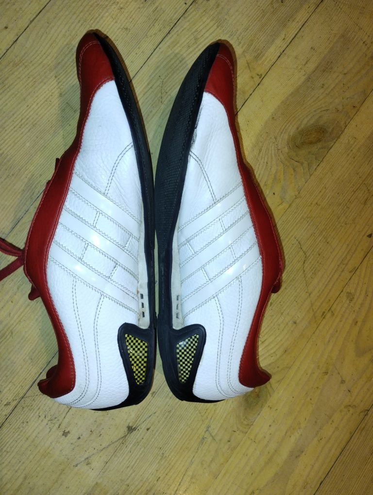 Кросівки Adidas 45 р. Біло-червоні.