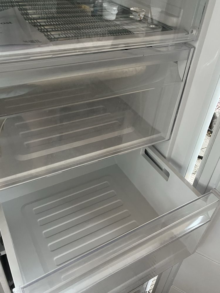 Морозильна камера Vestfrost VD205 FNW