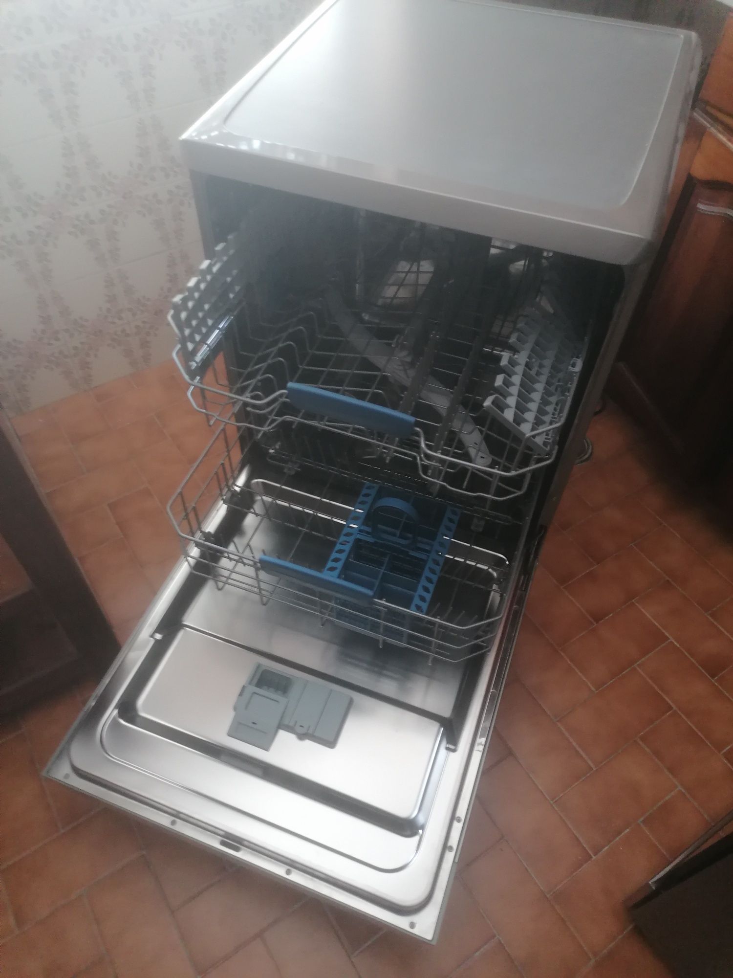 Máquina lavar loiça Indesit