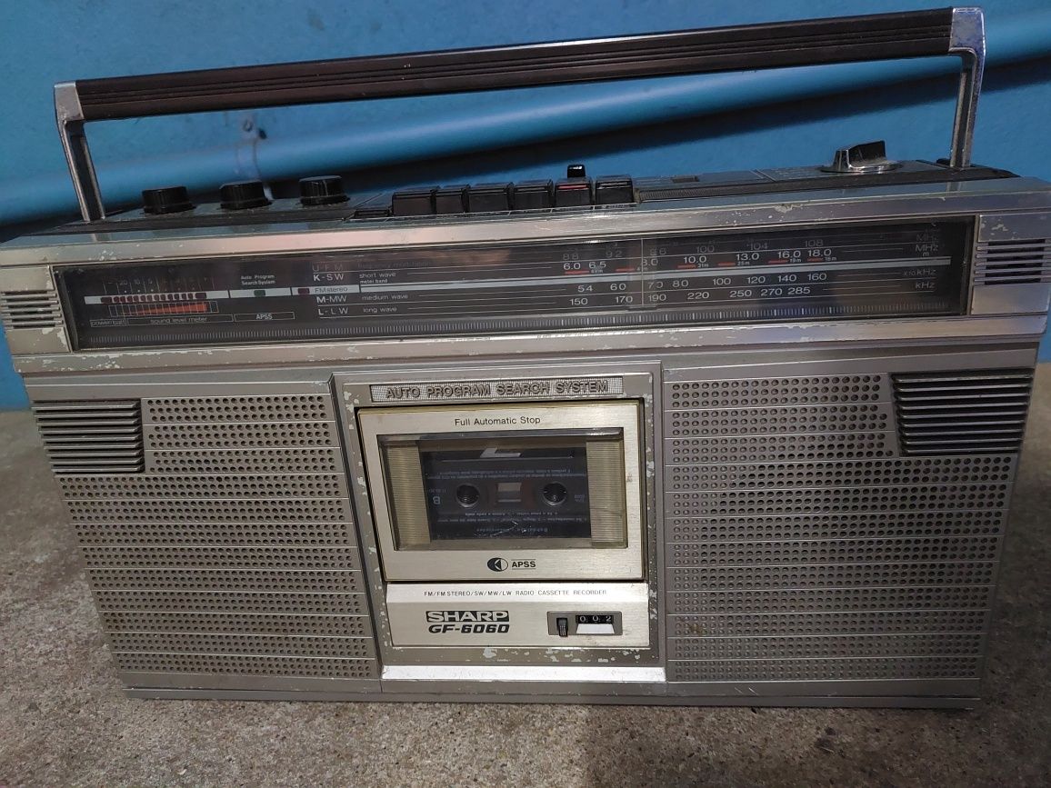 RÁDIO Sharp com cassete.