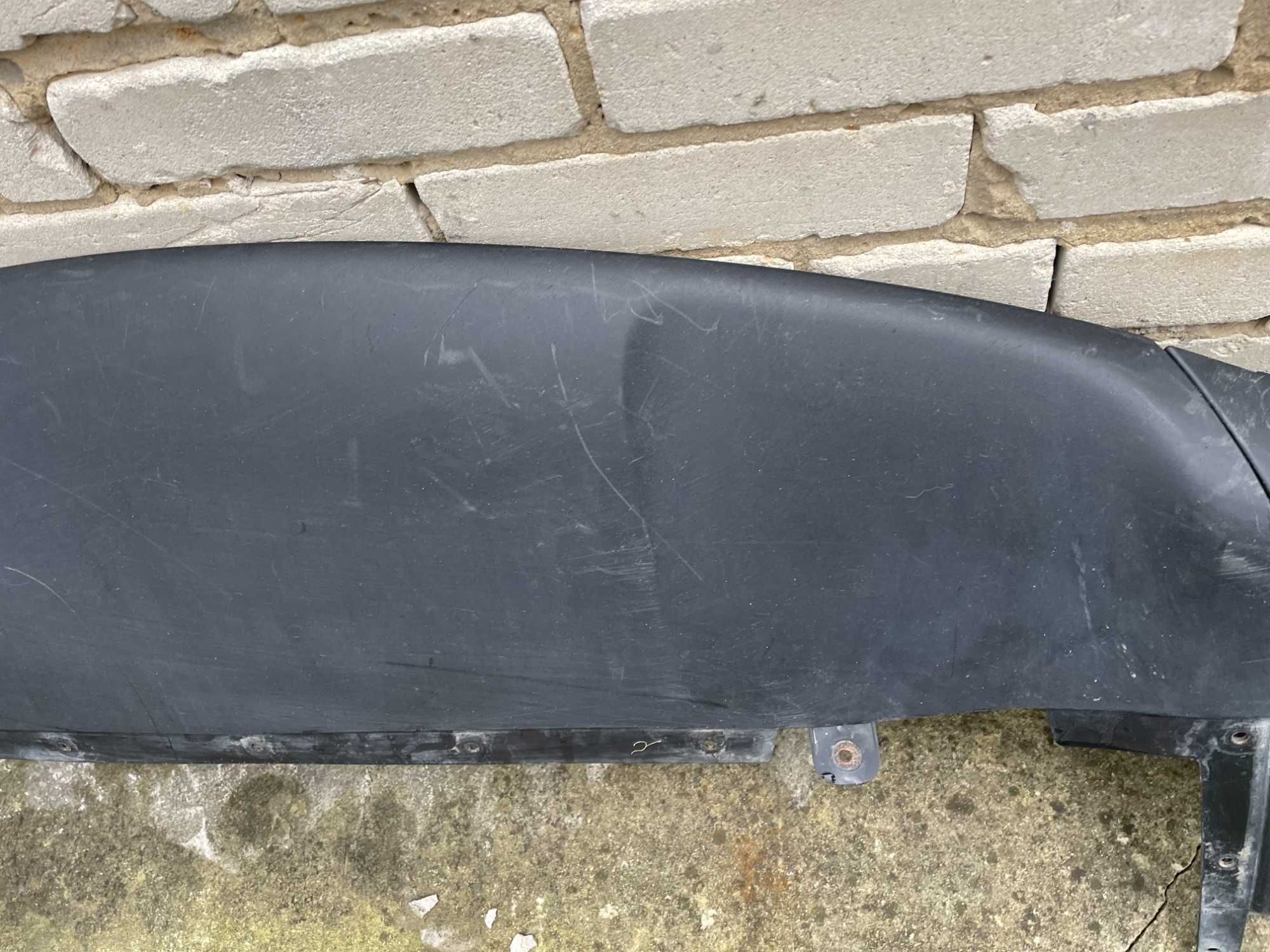Губа переднього бампера 1034833-00-e Tesla X 1050421-00-d Накладка