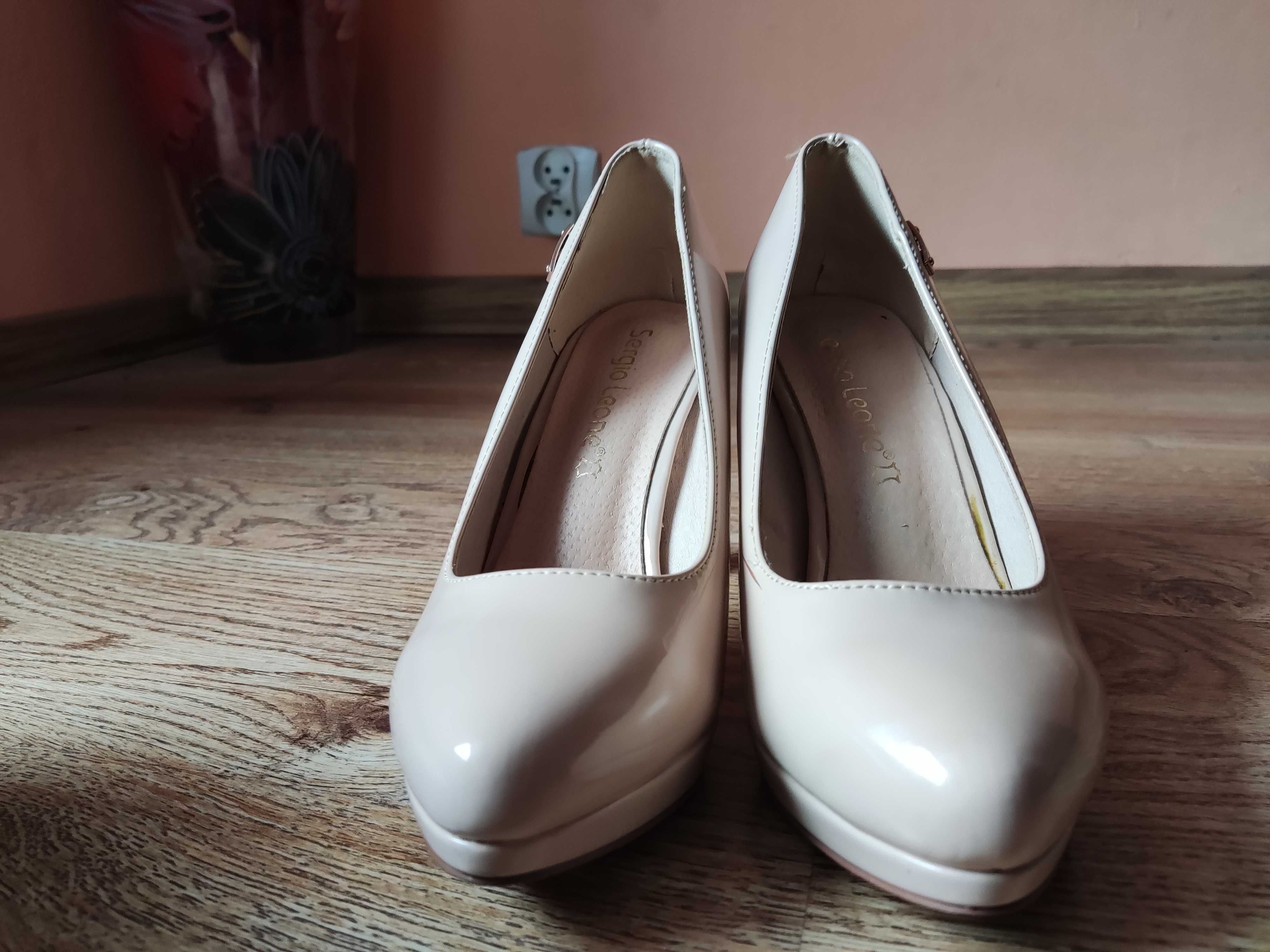 Cieliste buty na  wysokim słupku, r.37, Sergio Leone