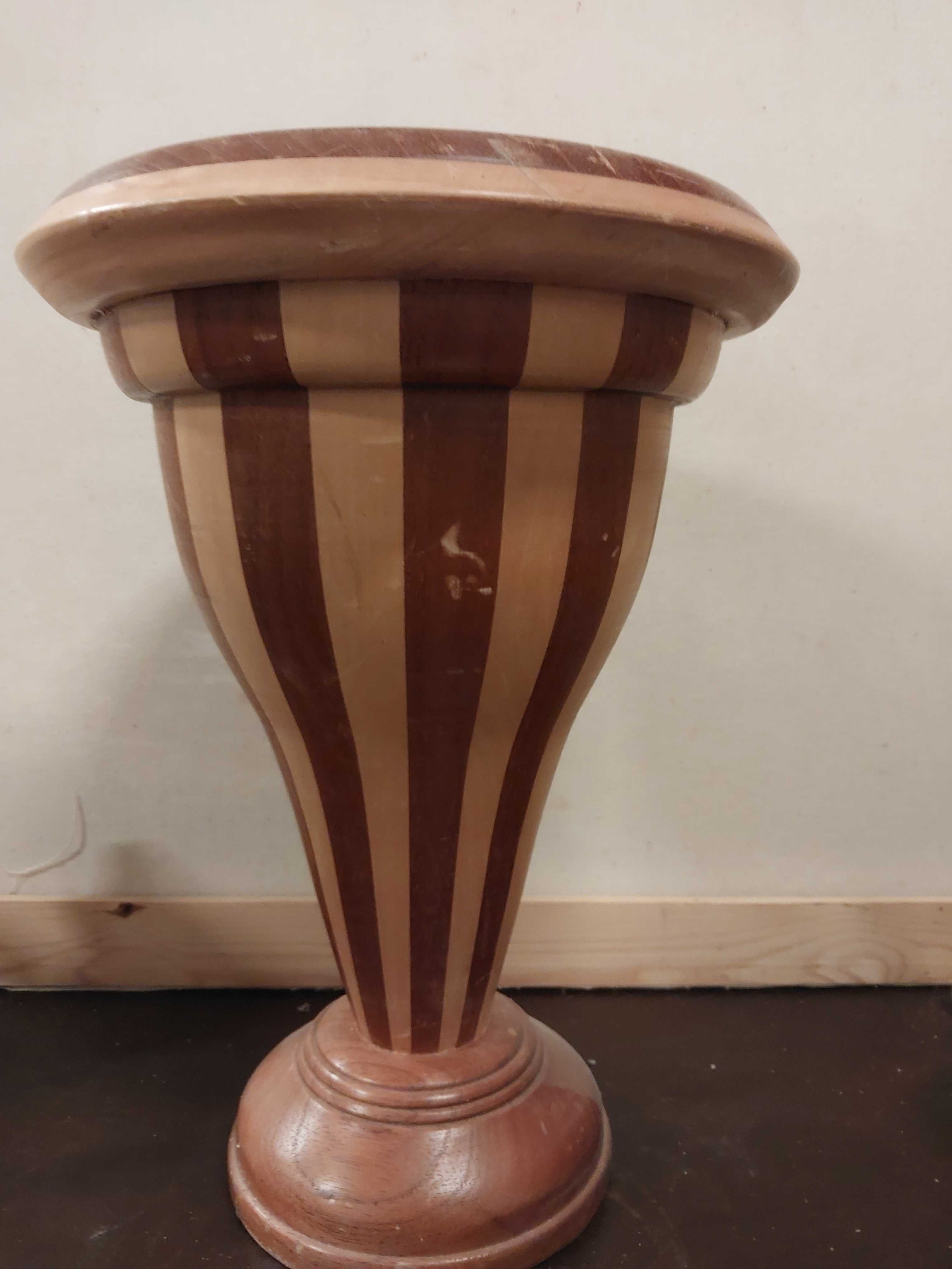 Duży wazon drewniany