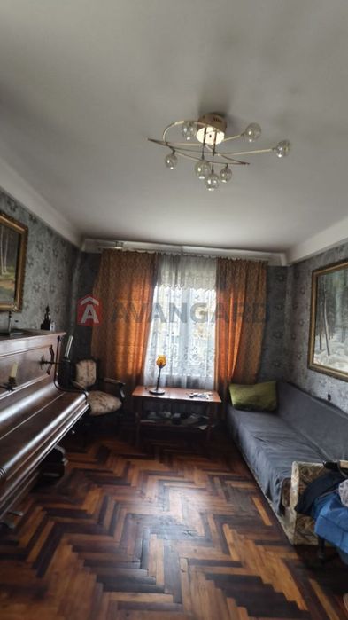 Продається 2-кімнатна квартира у Дніпровському р-ні по вул. Весніна.