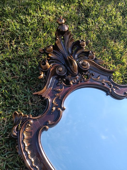 Baelíssimo espelho retro em talha artesanal, detalhes dourado, interve