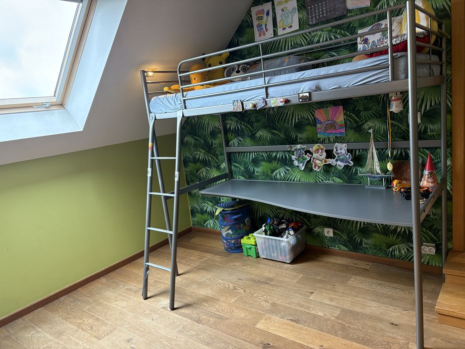 Lozko z antresola z nakladka biurka - Ikea