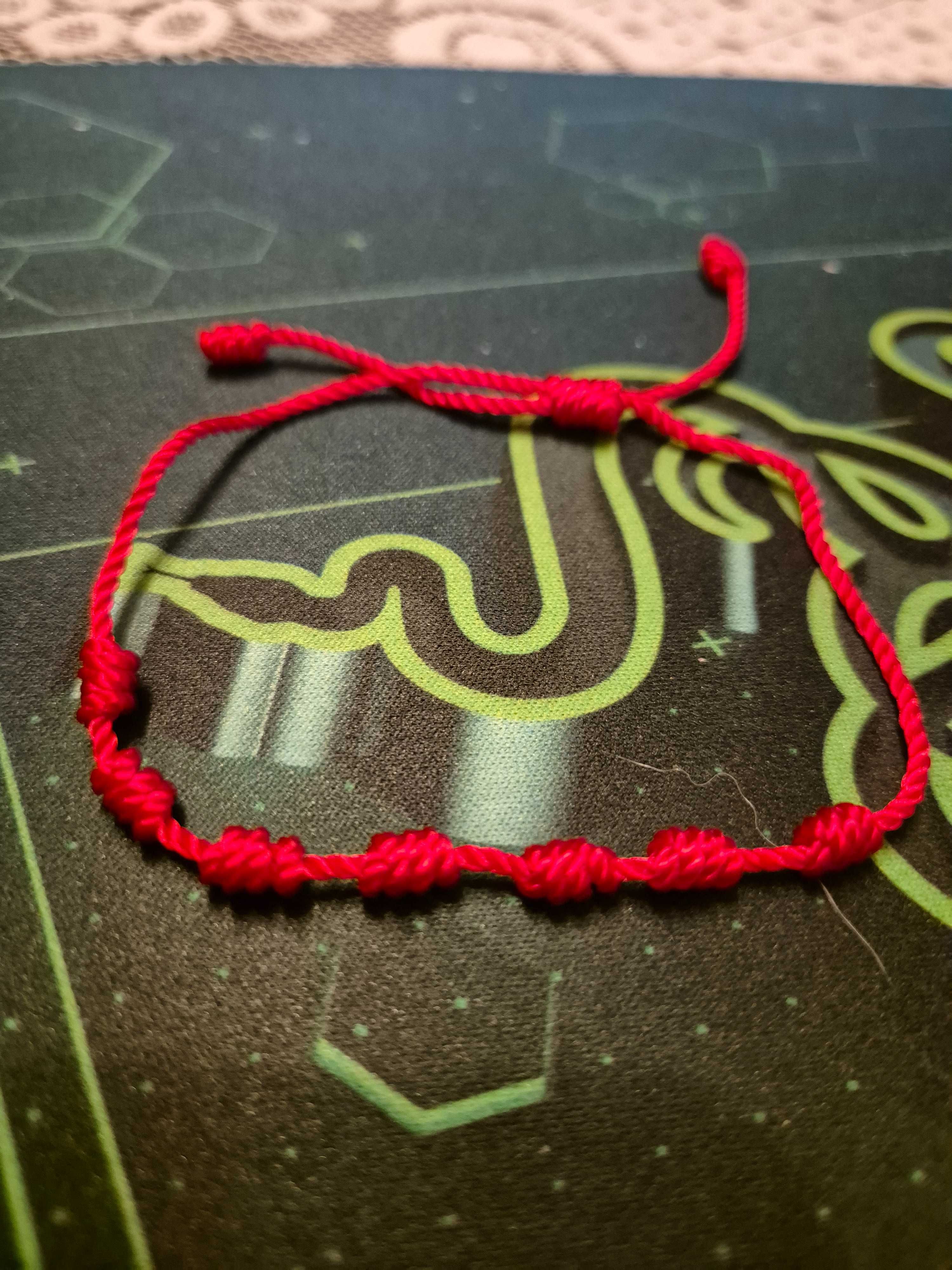 Bransoletka, czerwona nitka, amulet
