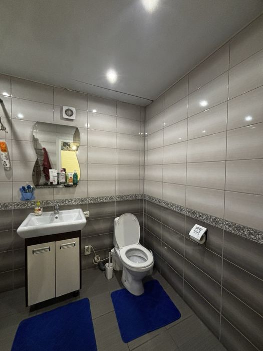 Терміново, 75 кв м, двокімнатна квартира.  вул. Амброса