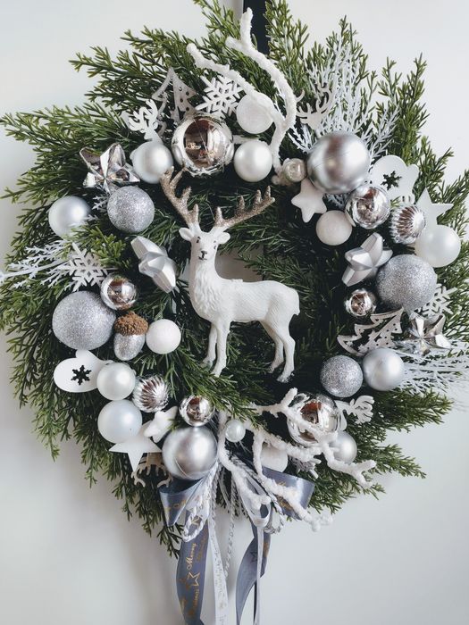 Wianek bożonarodzeniowy srebrny renifer
