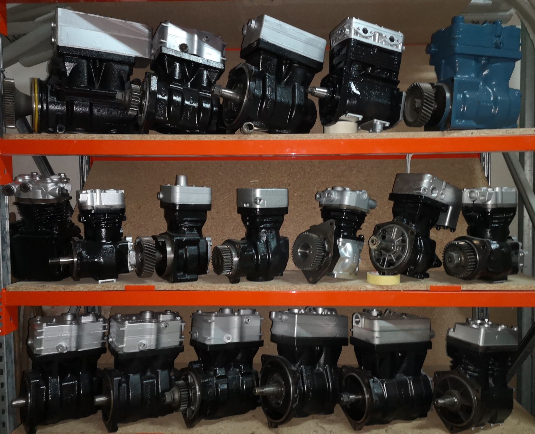 Продам компрессор Wabco 4111510040 на Man LE