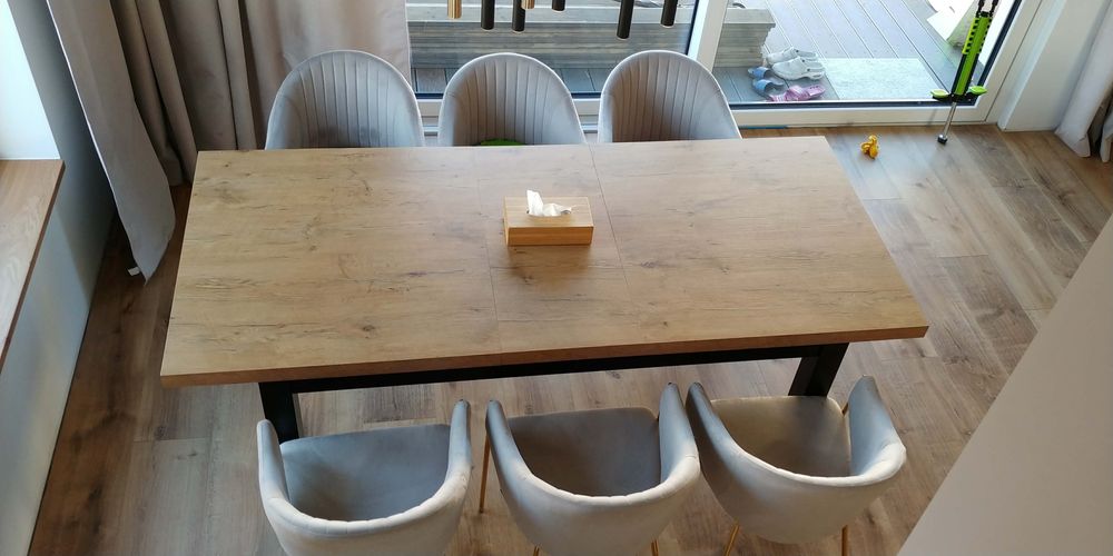 Sprzedam solidny, cieżki, rozkładany stół