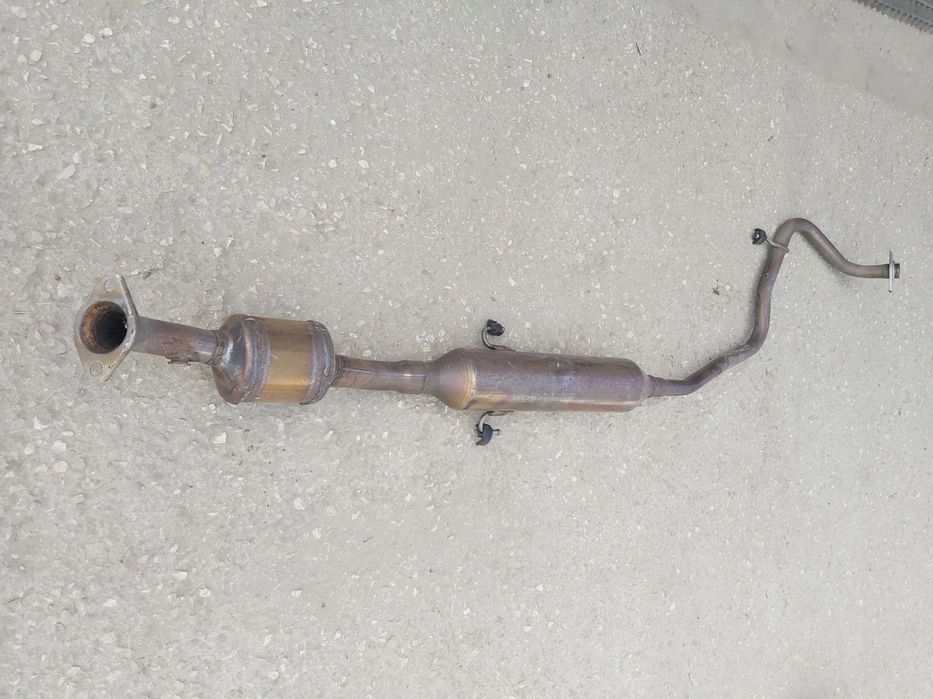 Toyota Yaris Cross 1,5 hybryda katalizator A65 tłumik środkowy