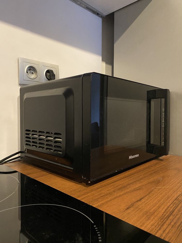 Kuchenka mikrofalowa HISENSE H23MOBSD1HG 800W, 28.5 cm pojemność 23L