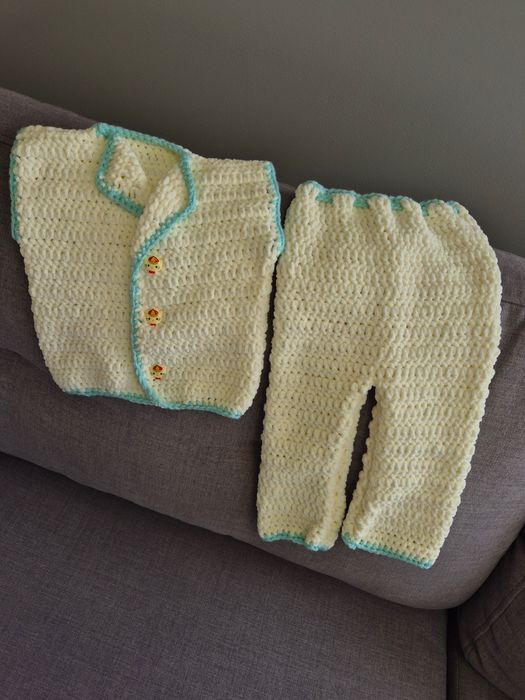 В’язані комбінезони та пледи