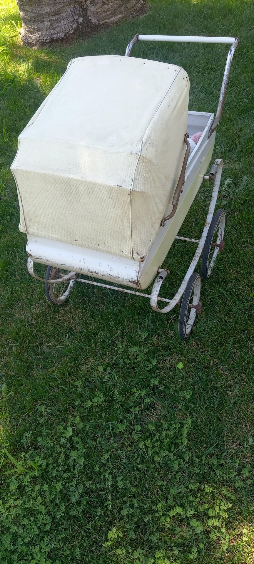 Carrinho de bebé vintage para decoração