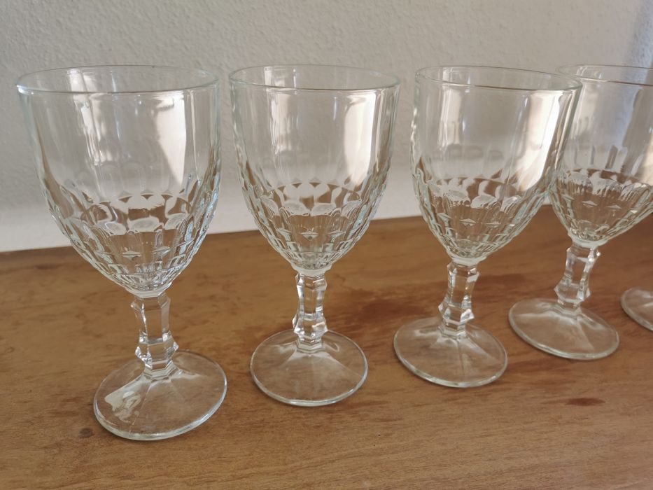 Copos de vinho branco de pé  Vintage