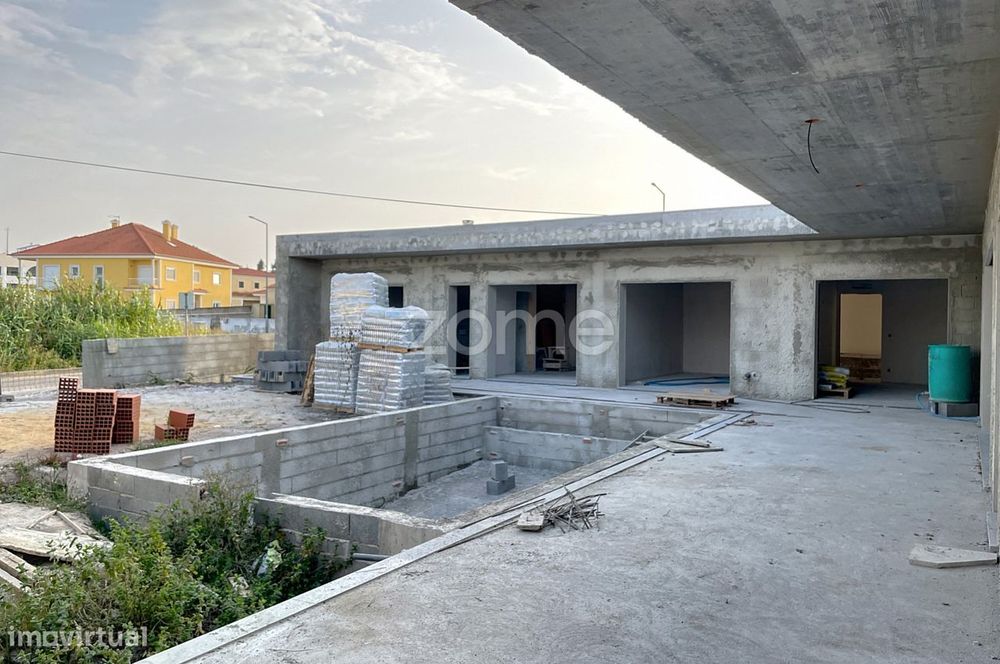 Moradia T4 Térrea de Luxo no Nadadouro