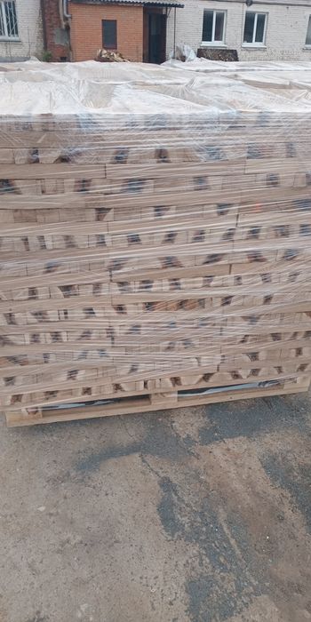 Дрова дуб пиляні сухі складені на піддон доставка самовивіз