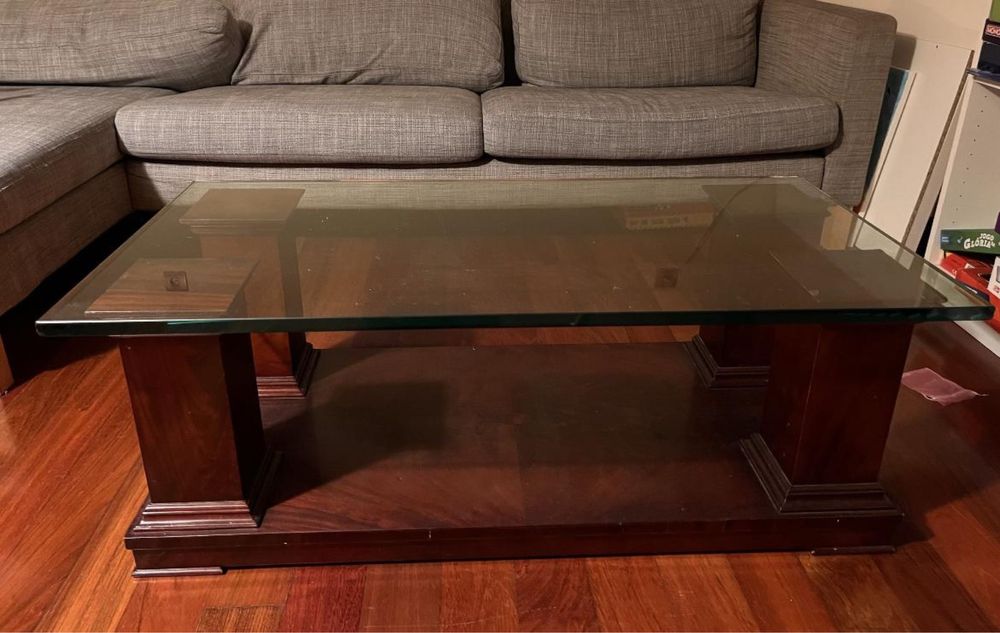 Mesa de café em madeira maciça