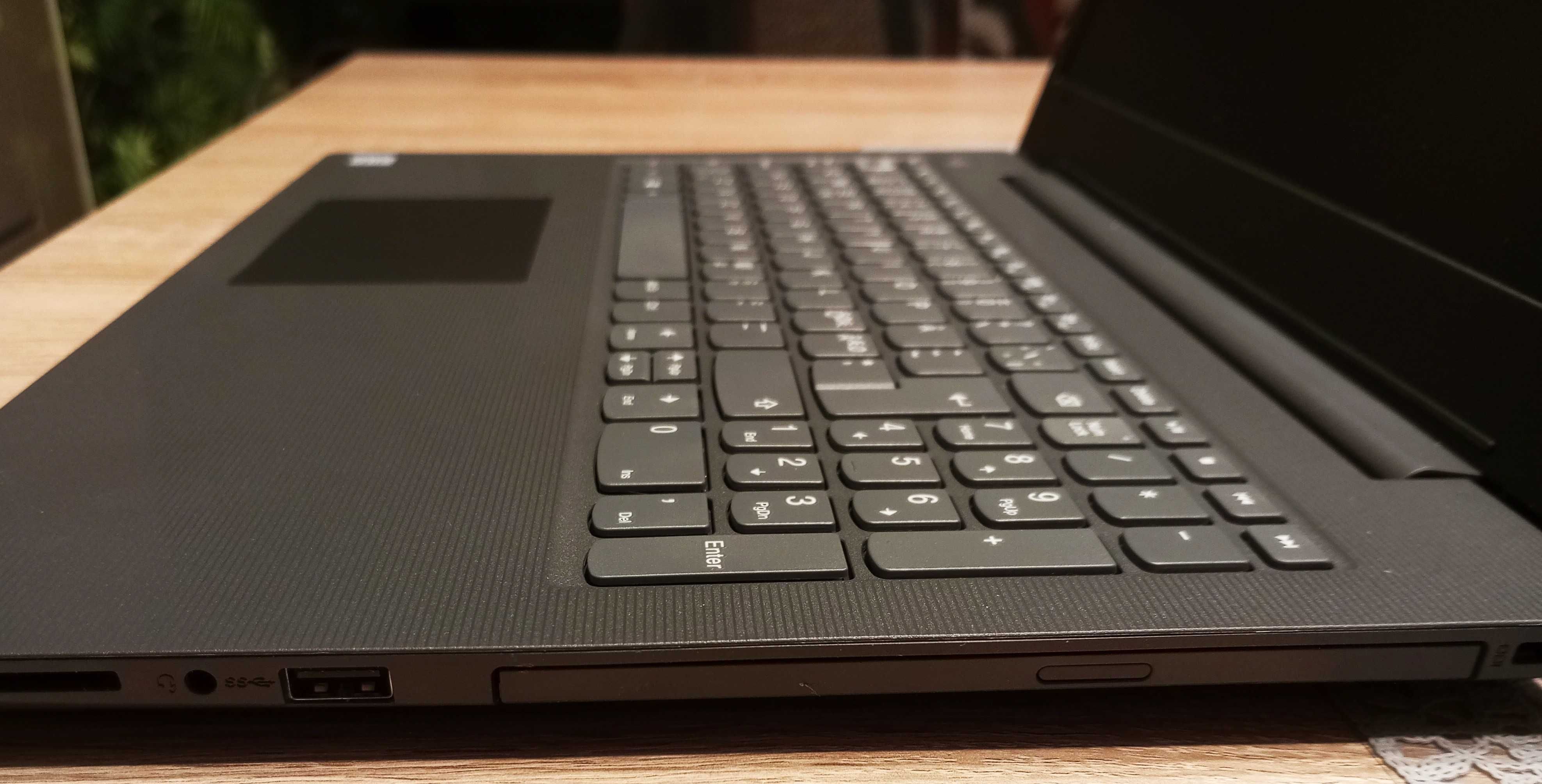 LENOVO V130 15,6" I5-7200U 12GB ram 512ssd win10 Turek