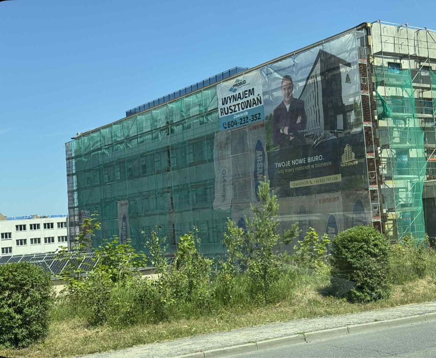 Wynajem rusztowań elewacyjnych fasadowych szalunków