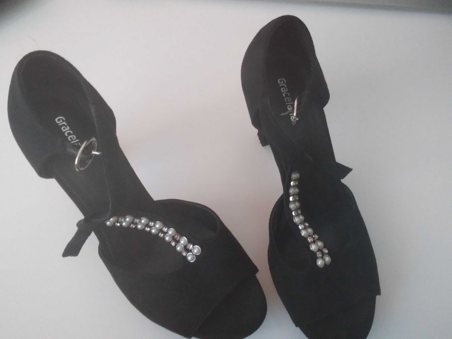 Buty wyjściowe zamszowe r 39