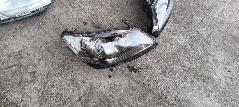 Lampy przednie Xenon Honda legend IV kb1