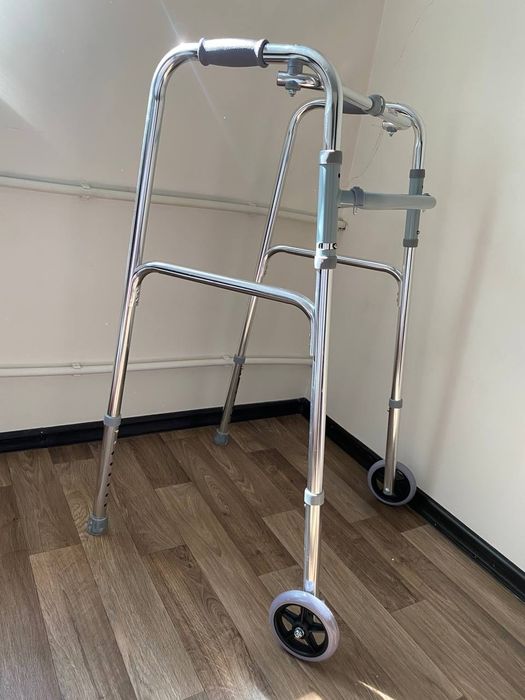 Ходунки для инвалидов