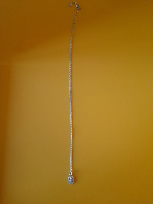 Colar de prata com medalha