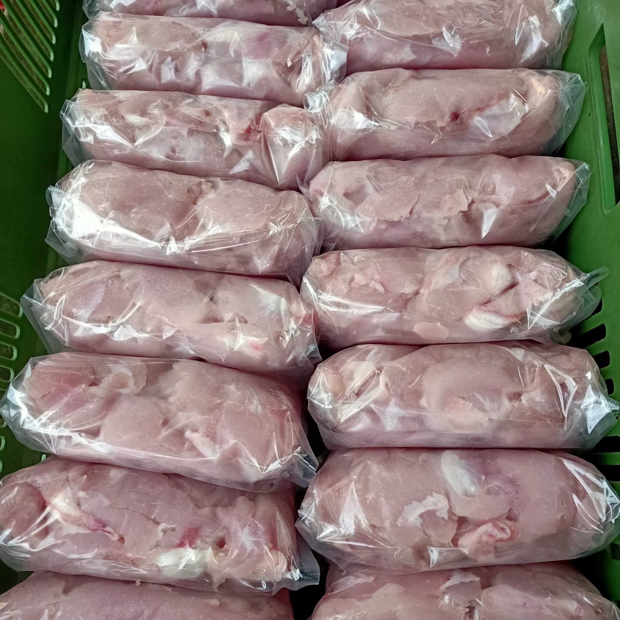 Karma dla psów i kotów filet z indyka