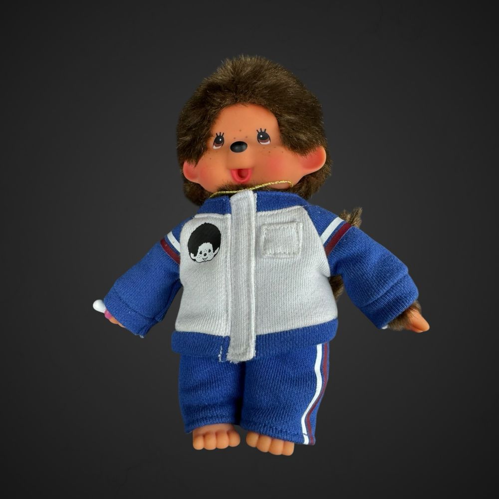 Monchhichi pluszowa małpka ubrana w sportowy strój B41/091003