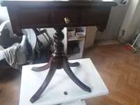 Mesa de apoio em cerejeira envernizada