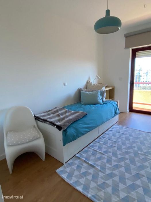 439976 - Quarto com cama de solteiro, com...